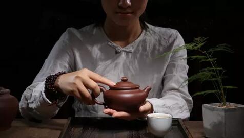 茶香四溢，焕发青春活力