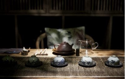 茶馆风情，茶水养生：喝茶的五大益处解析